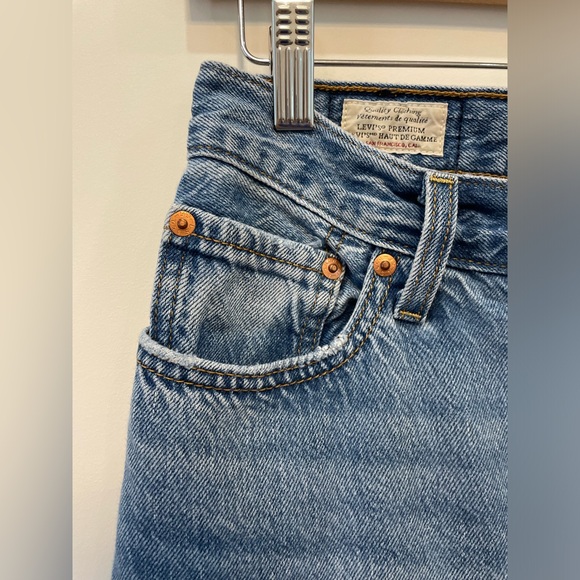 Levi’s Premium Ribcage Straight Ankle Jeans - Picture 2 of 5
